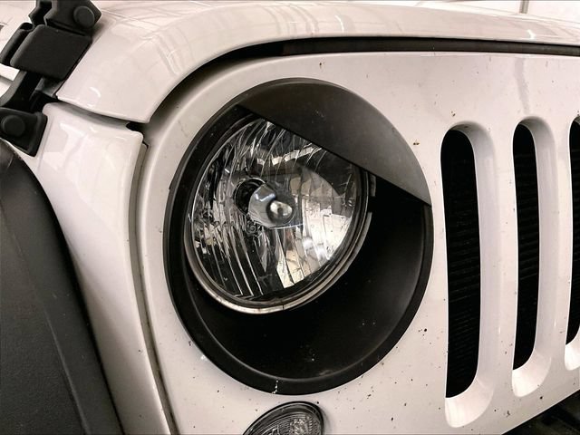 Used 2016 Jeep Wrangler Unlimited Rubicon w/ Connectivity Group AWD/4WD image 27