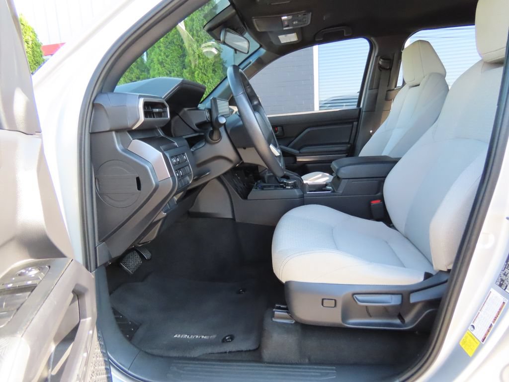 Used 2025 Toyota 4Runner SR5 AWD/4WD image 20