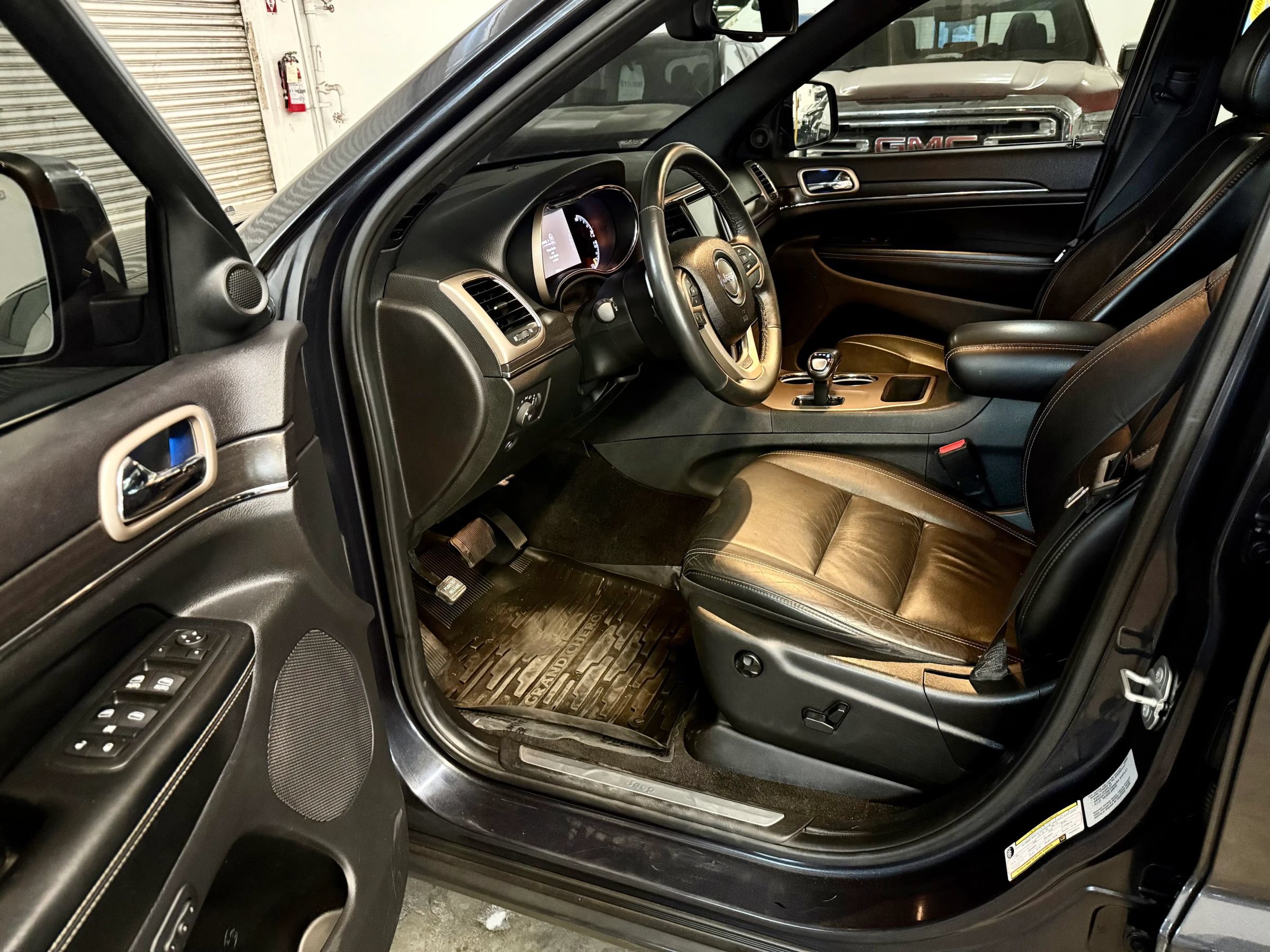 Used 2015 Jeep Grand Cherokee Limited RWD image 9