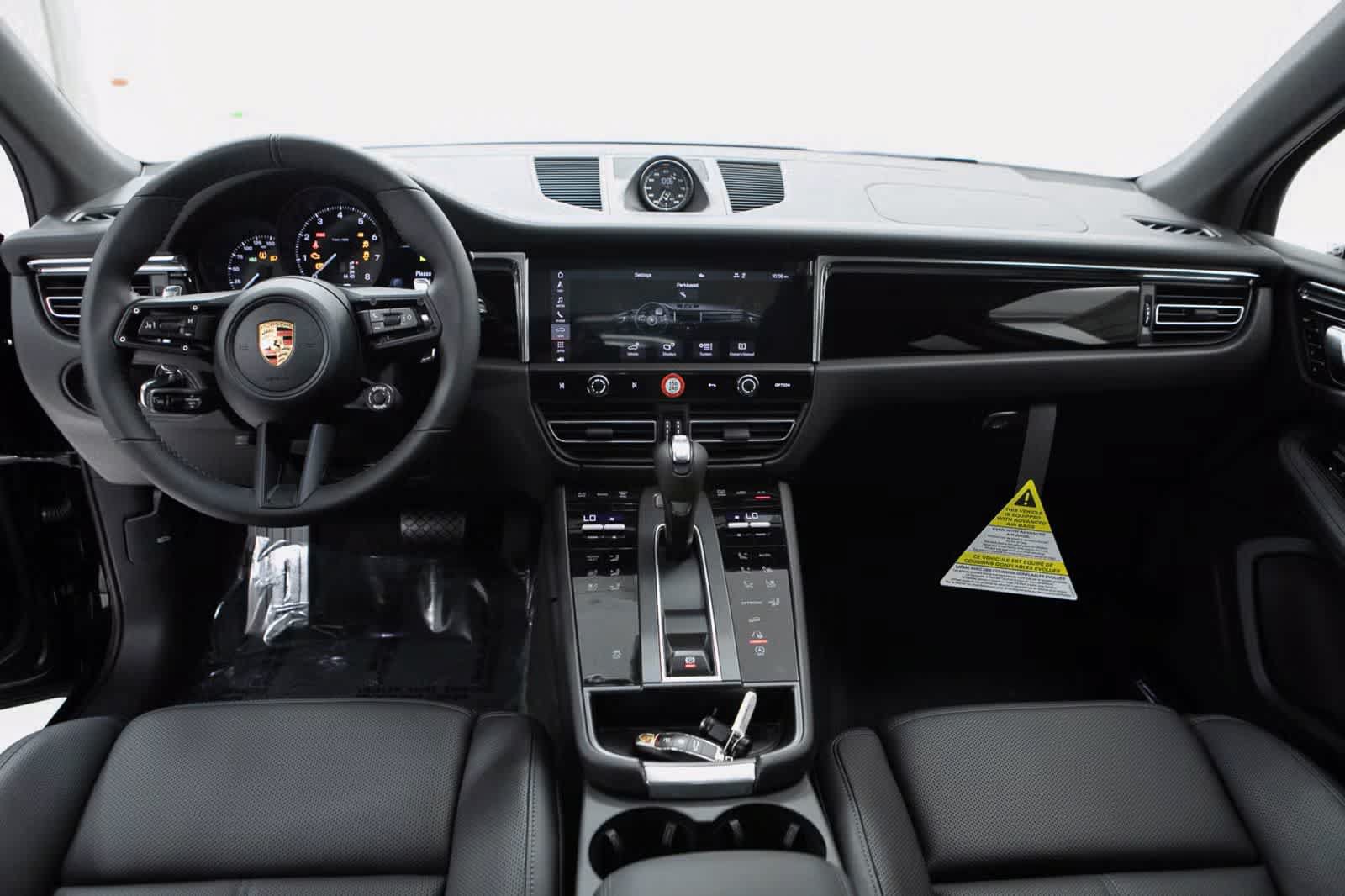 Certified 2026 Porsche Macan AWD/4WD image 13