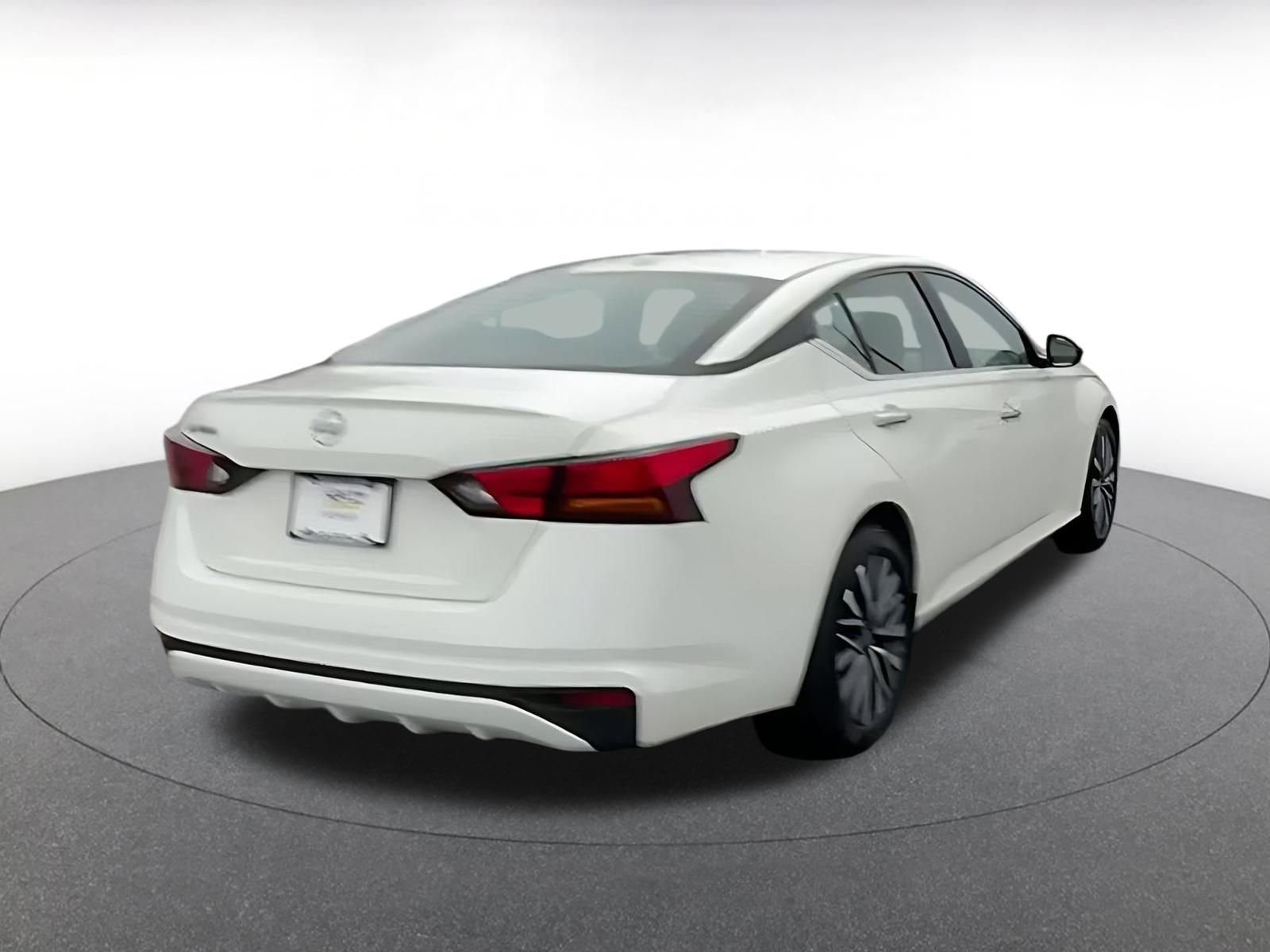 Used 2025 Nissan Altima 2.5 SV image 12