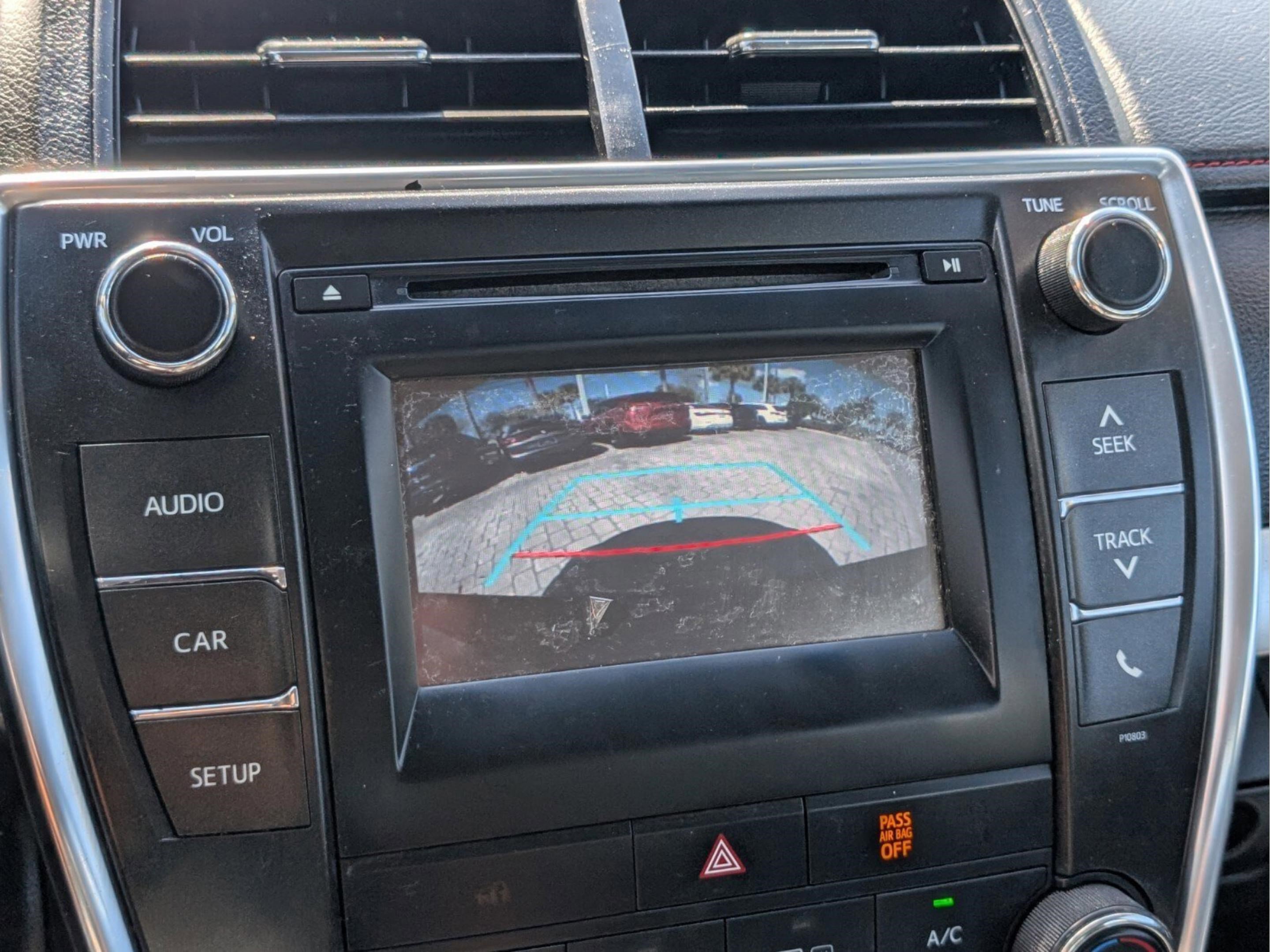 Used 2015 Toyota Camry SE image 35