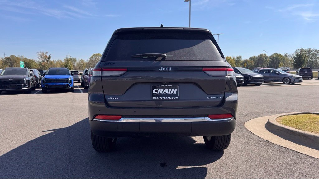 Used 2026 Jeep Grand Cherokee Laredo AWD/4WD image 6