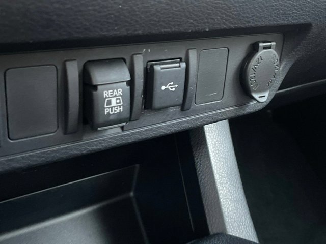 Used 2020 Toyota Tacoma SR5 AWD/4WD image 15