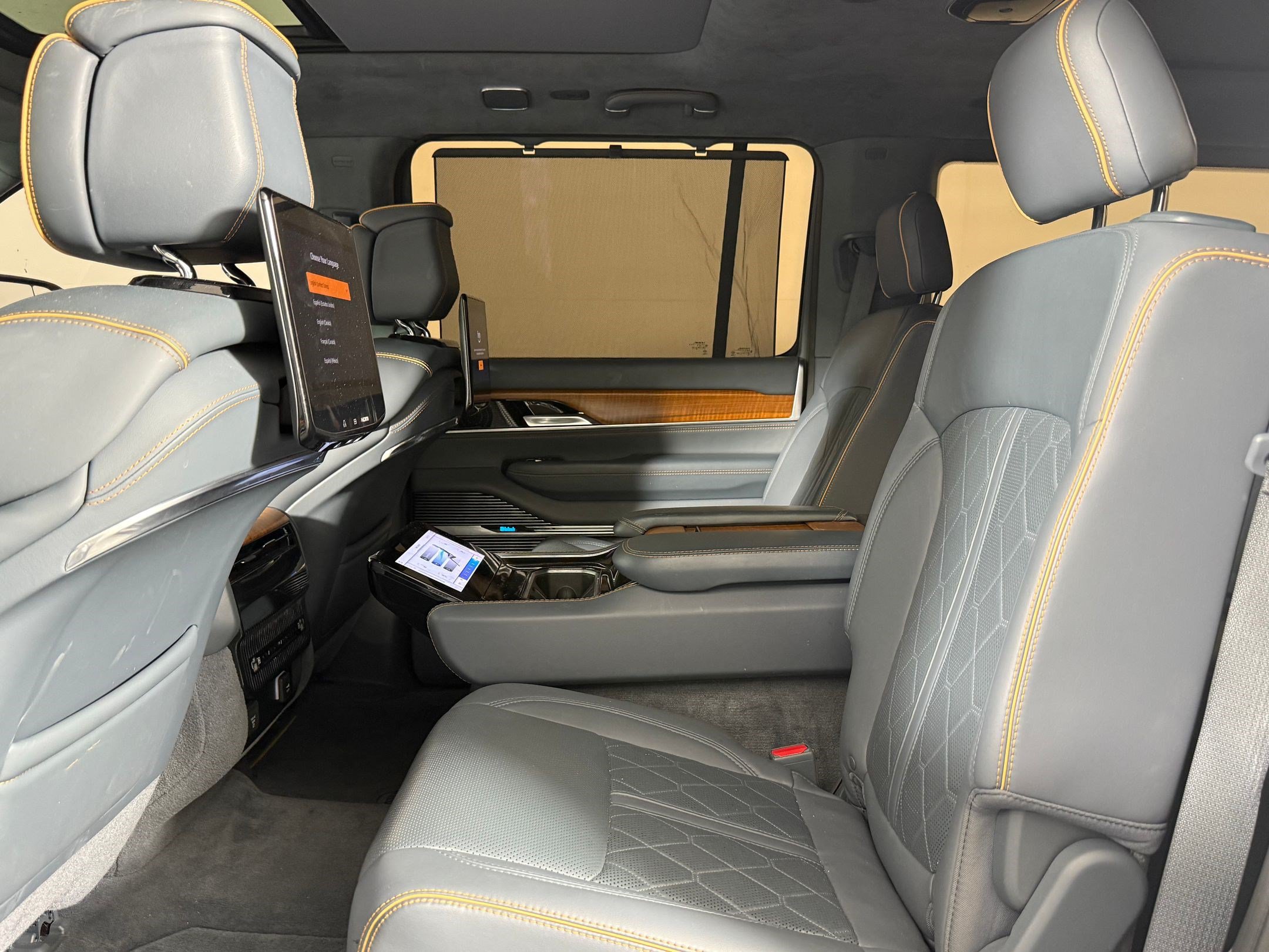 Used 2022 Jeep Grand Wagoneer Series III w/ Rear Seat Video Group 1 AWD/4WD image 21