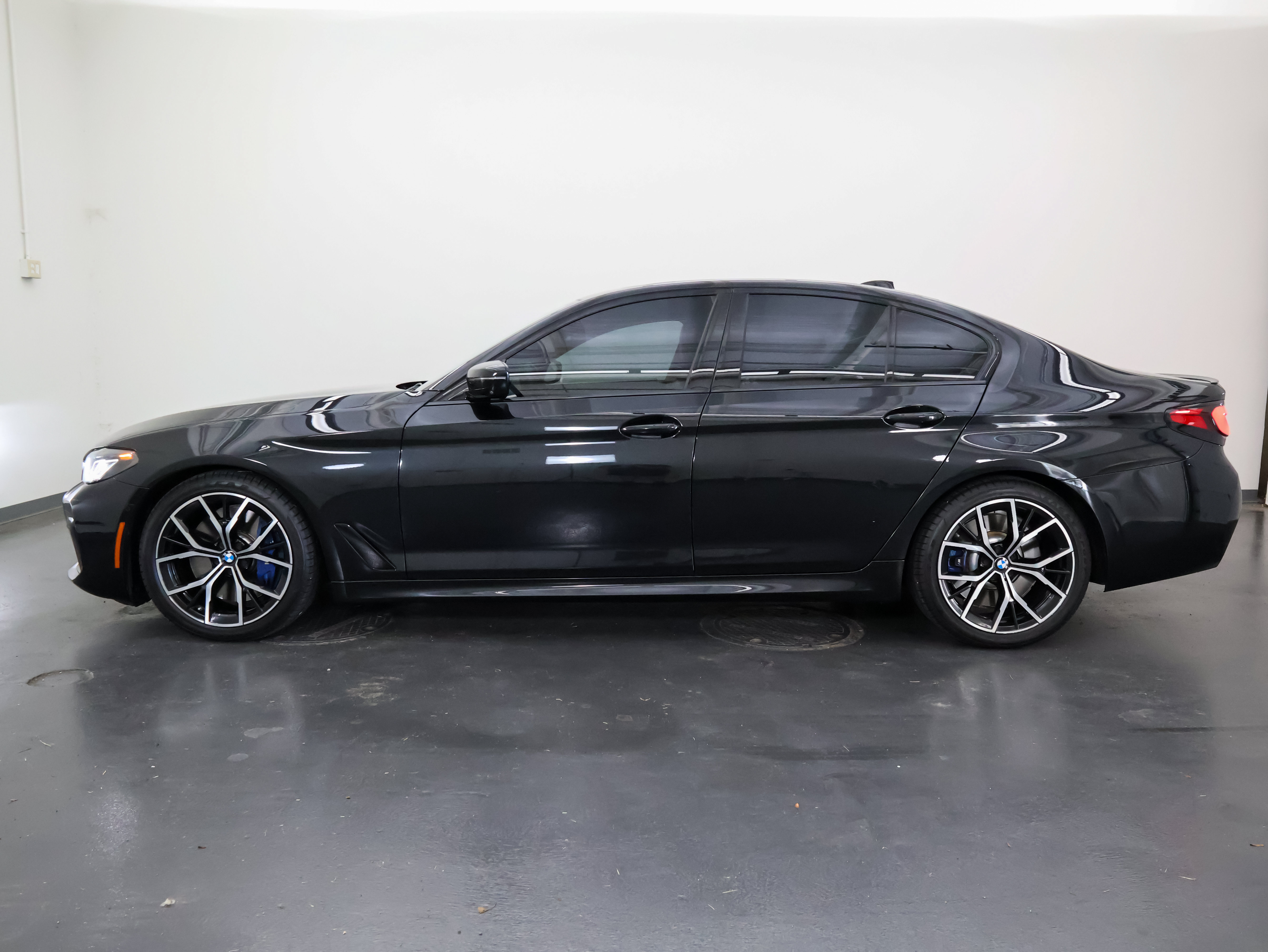 Used 2021 BMW M550i xDrive w/ Executive Package AWD/4WD image 6