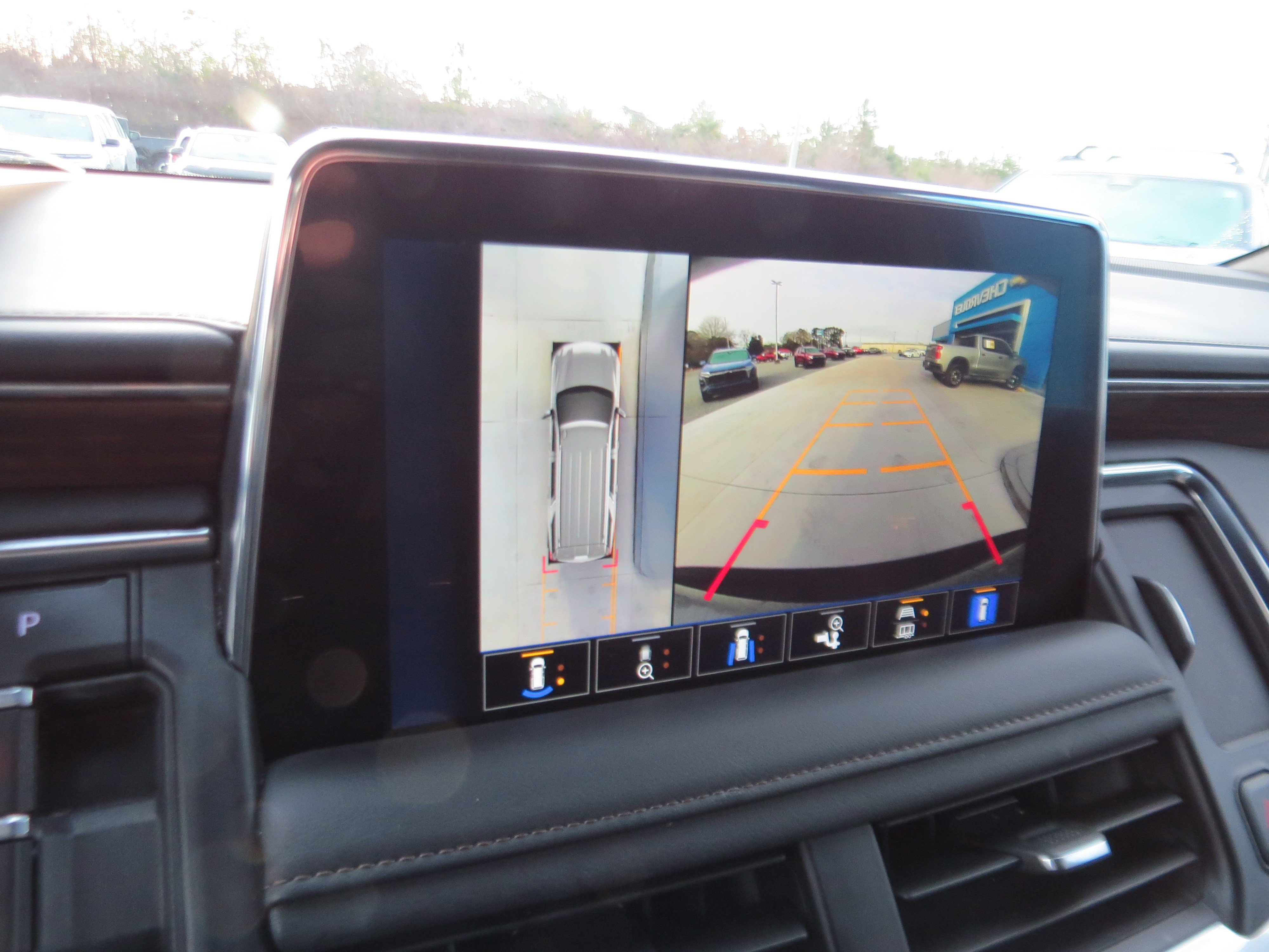 Used 2023 Chevrolet Suburban High Country RWD image 25