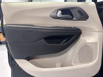 Used 2023 Chrysler Pacifica Touring-L FWD image 30