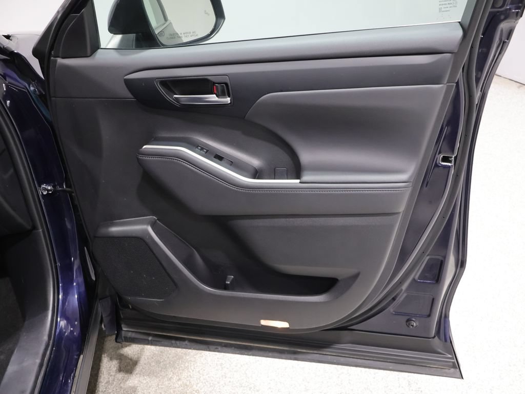 Certified 2024 Toyota Highlander XLE AWD/4WD image 22