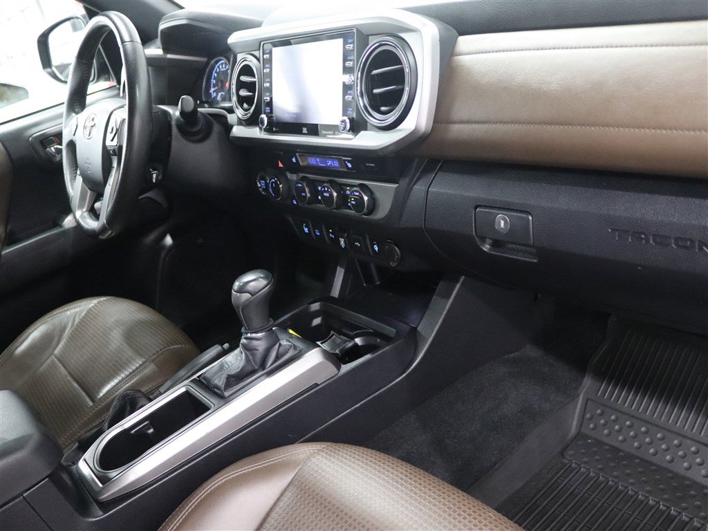 Used 2021 Toyota Tacoma Limited AWD/4WD image 27