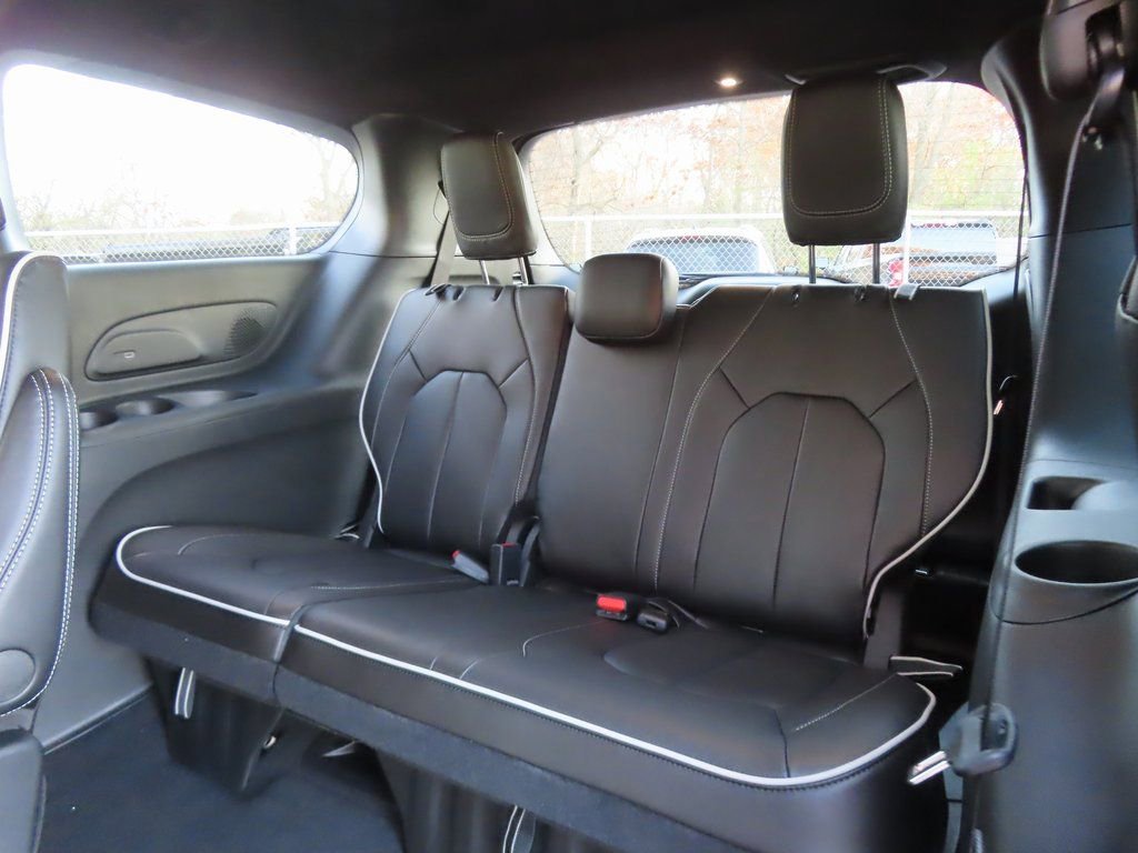 New 2026 Chrysler Pacifica Limited w/ S Appearance Package image 26