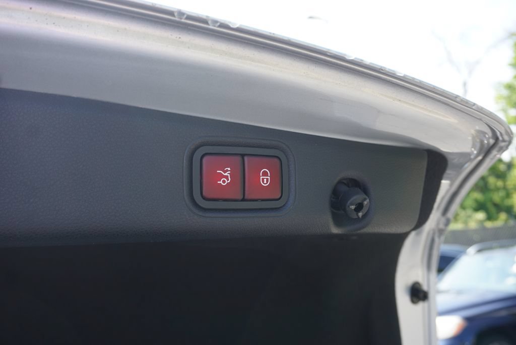 Used 2017 Mercedes-Benz E 300 4MATIC image 33