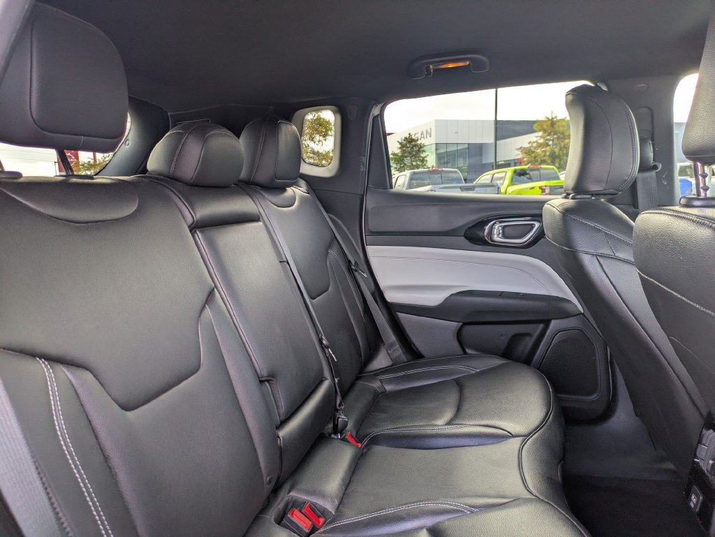 Used 2025 Jeep Compass Limited AWD/4WD image 32