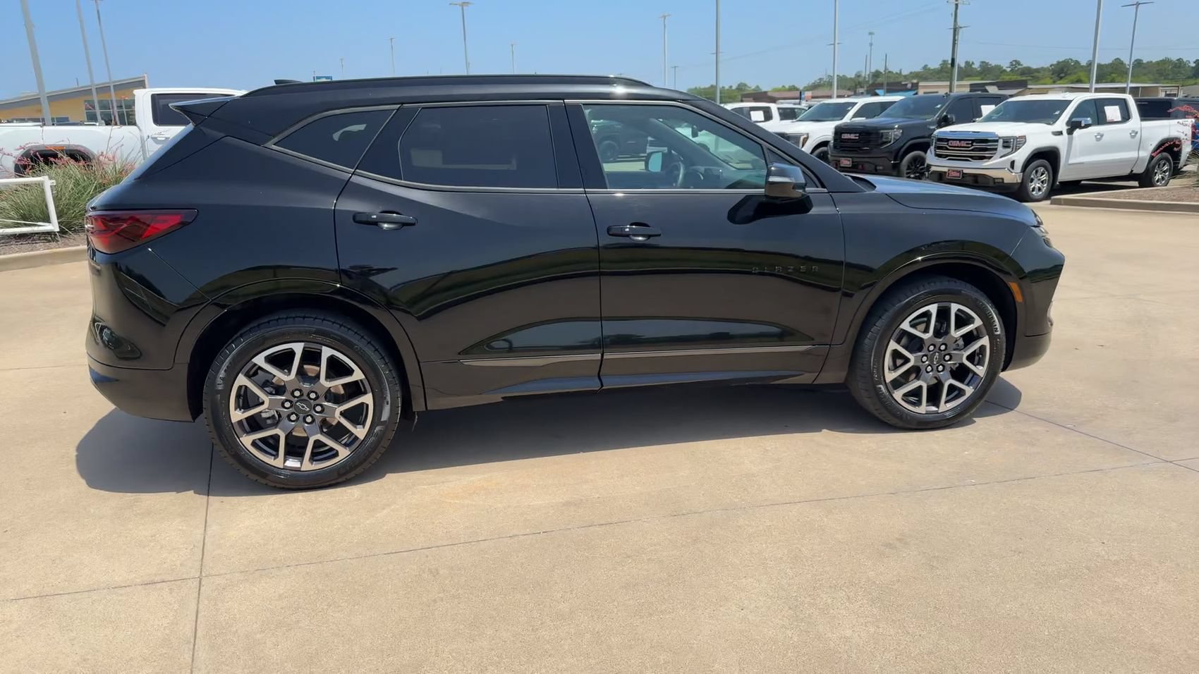 Used 2025 Chevrolet Blazer RS FWD image 2