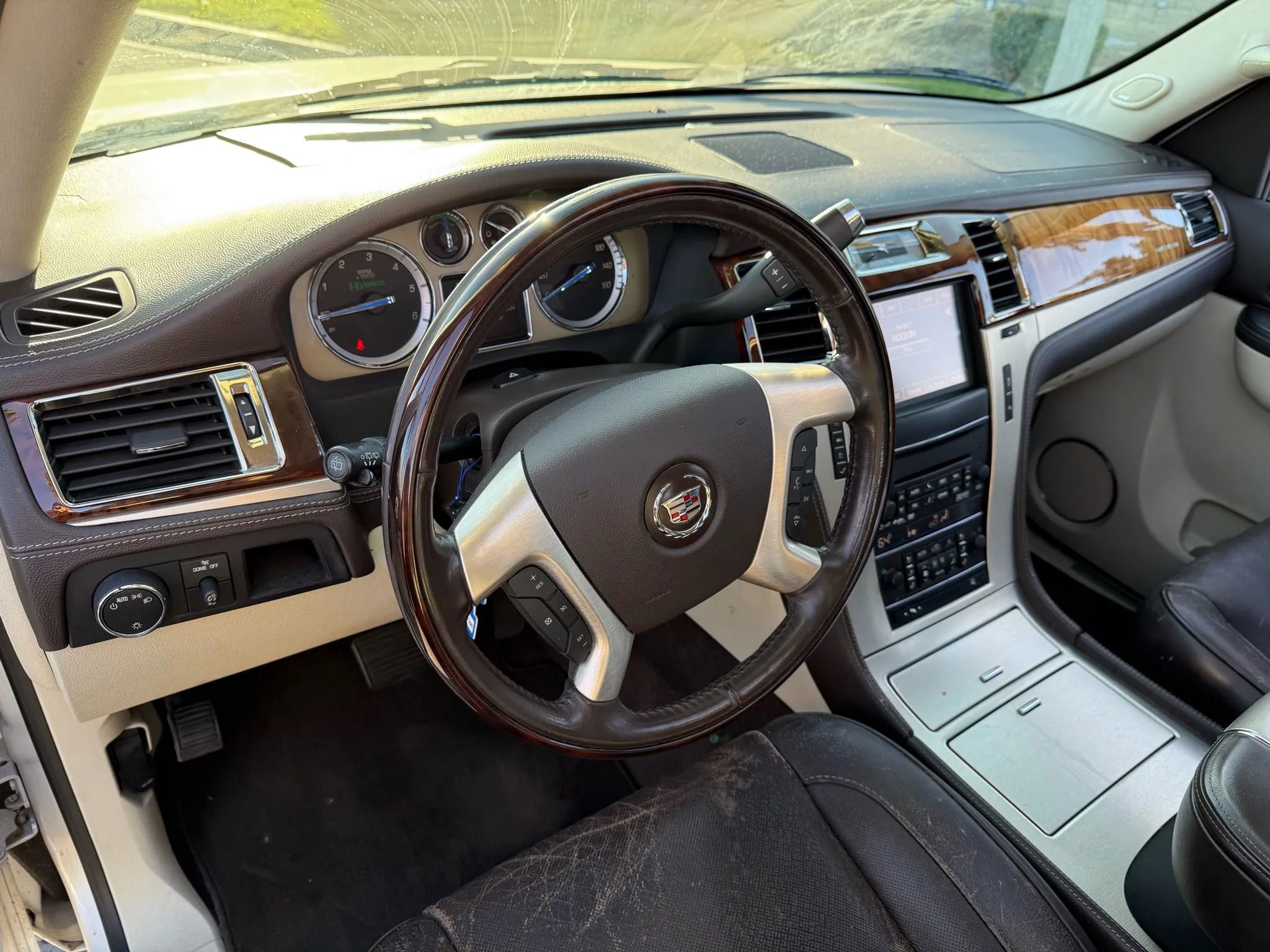 Used 2013 Cadillac Escalade Platinum image 13