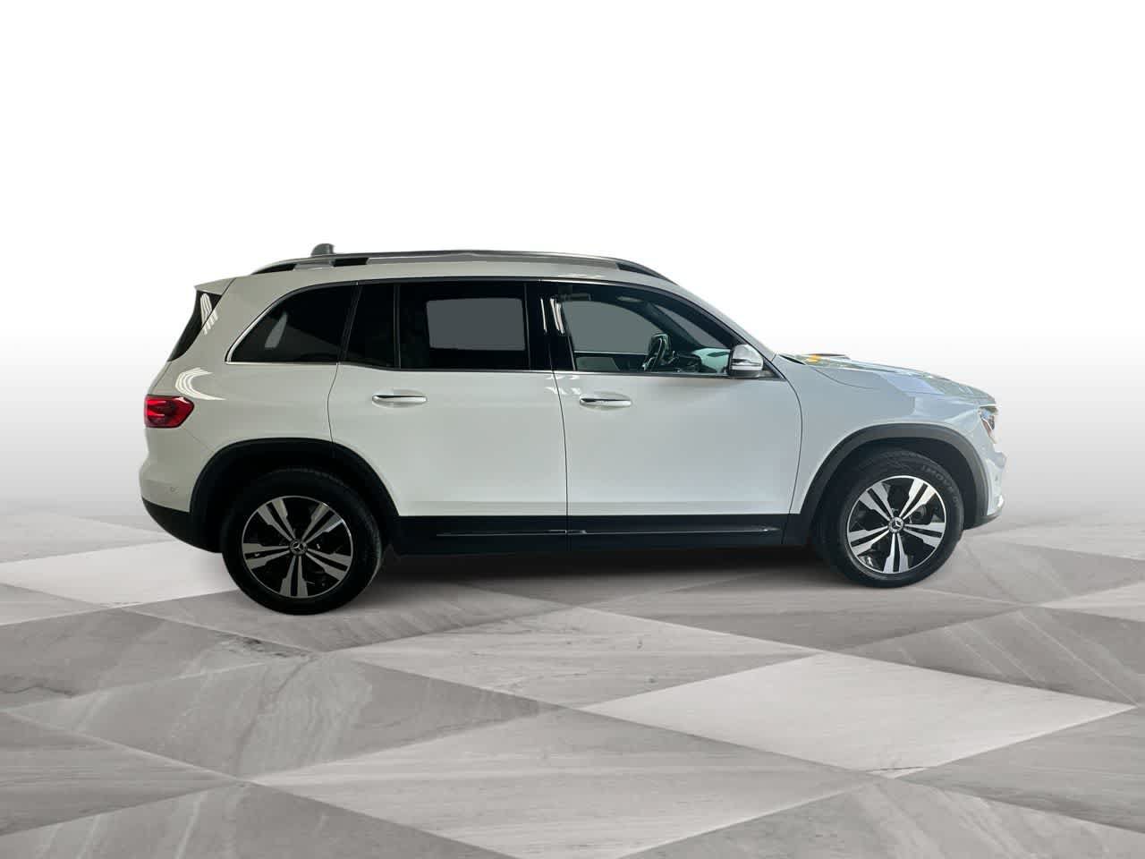 Used 2025 Mercedes-Benz GLB 250 image 9