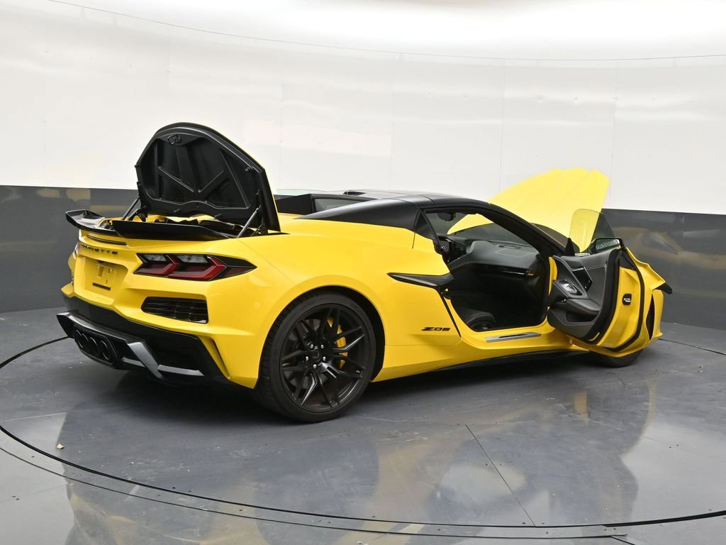 Used 2025 Chevrolet Corvette Z06 w/ Stealth Interior Trim Package RWD image 28