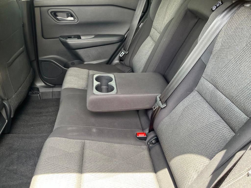 Used 2025 Nissan Rogue SV FWD image 28