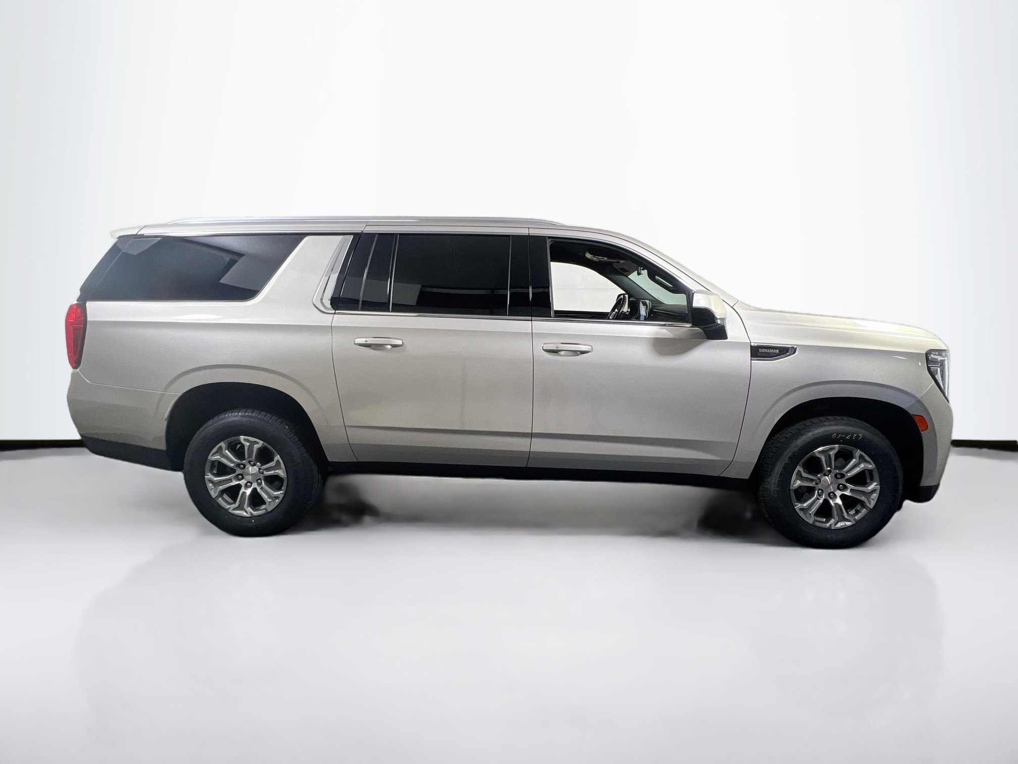 Used 2022 GMC Yukon XL SLE image 4