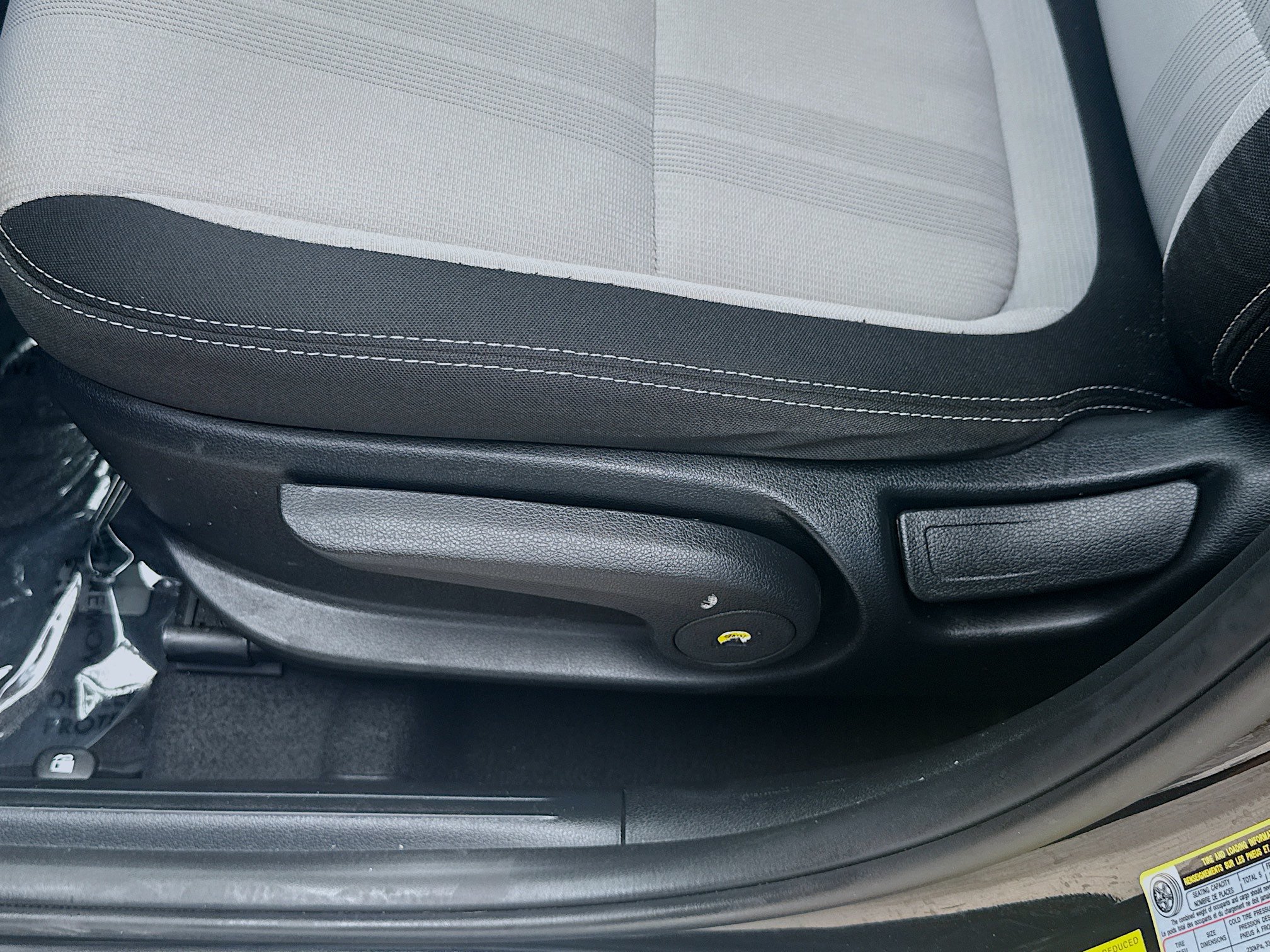 Used 2022 Hyundai Venue SEL FWD image 15