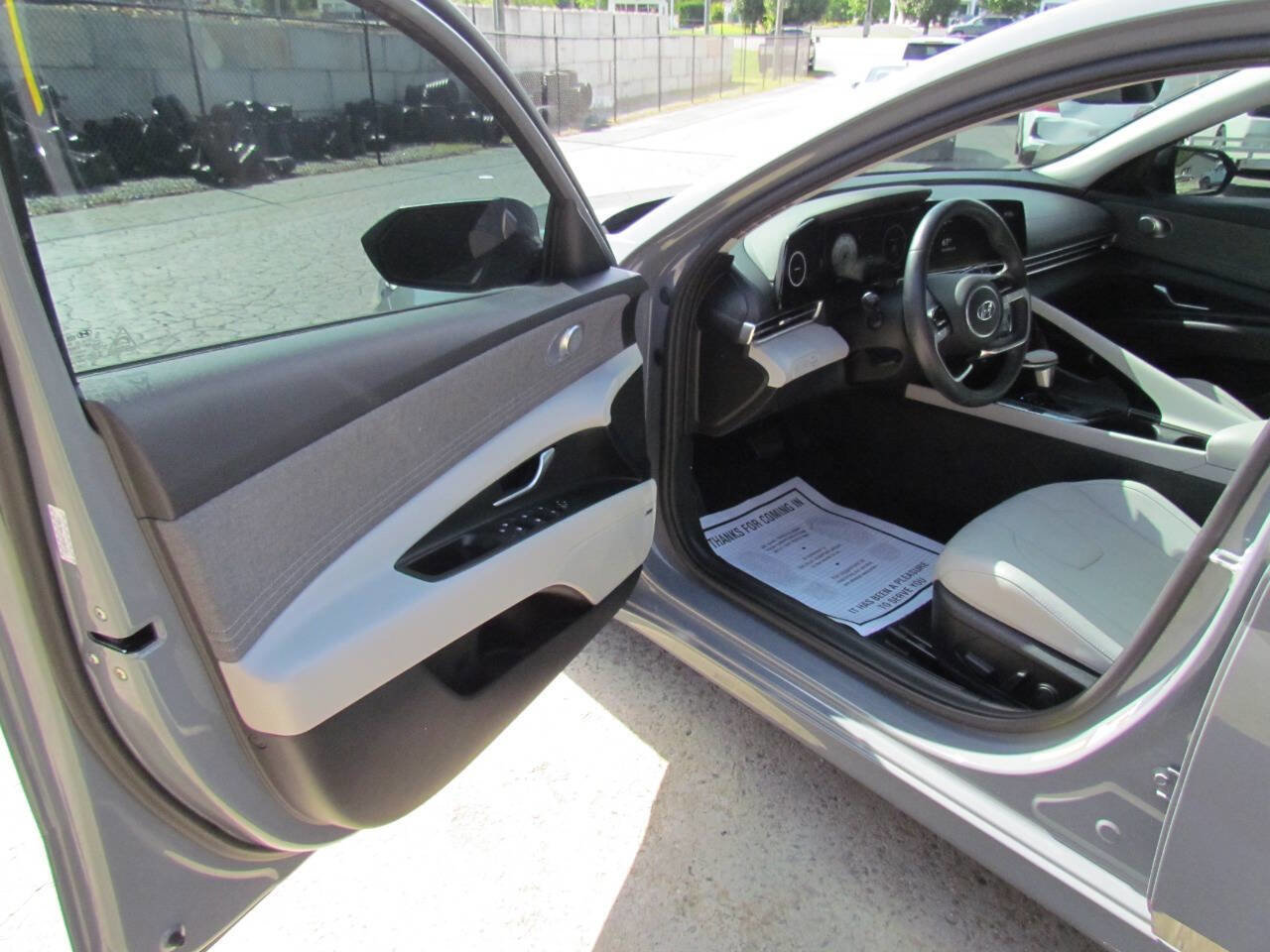 Used 2021 Hyundai Elantra Limited image 9