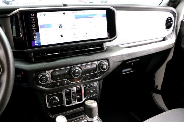 Used 2025 Jeep Gladiator Sport image 16