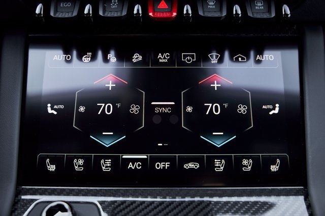 Used 2025 Lamborghini Urus SE image 70