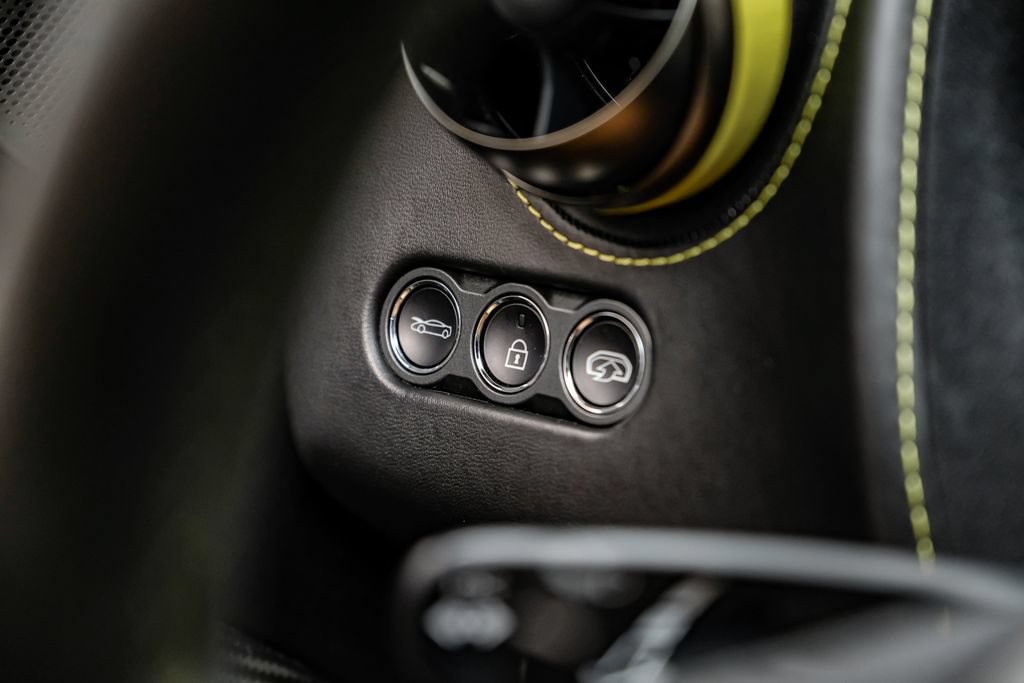 Used 2018 McLaren 720S Performance RWD image 25