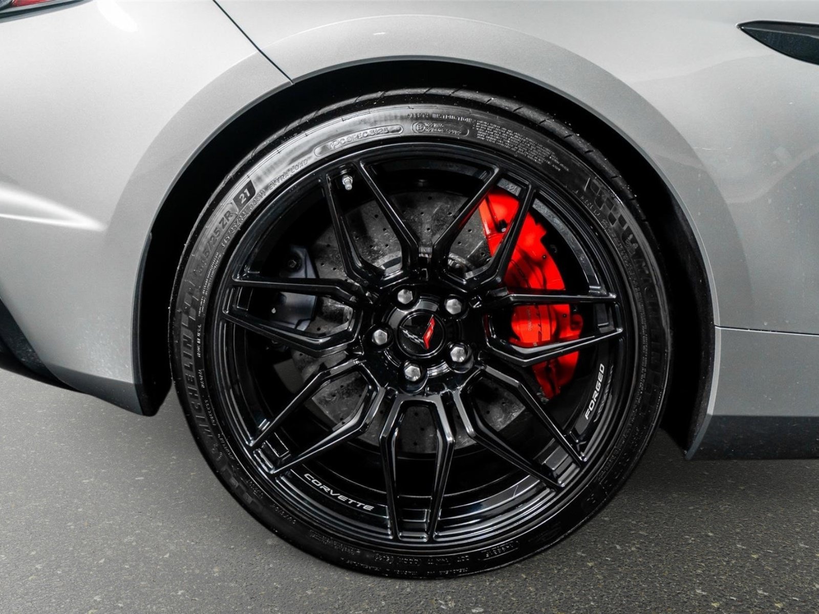 Used 2023 Chevrolet Corvette Z06 w/ Z07 Performance Package RWD image 9