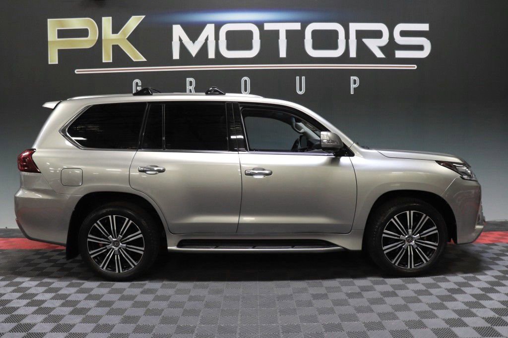 Used 2019 Lexus LX 570 4WD w/ Luxury Package image 11