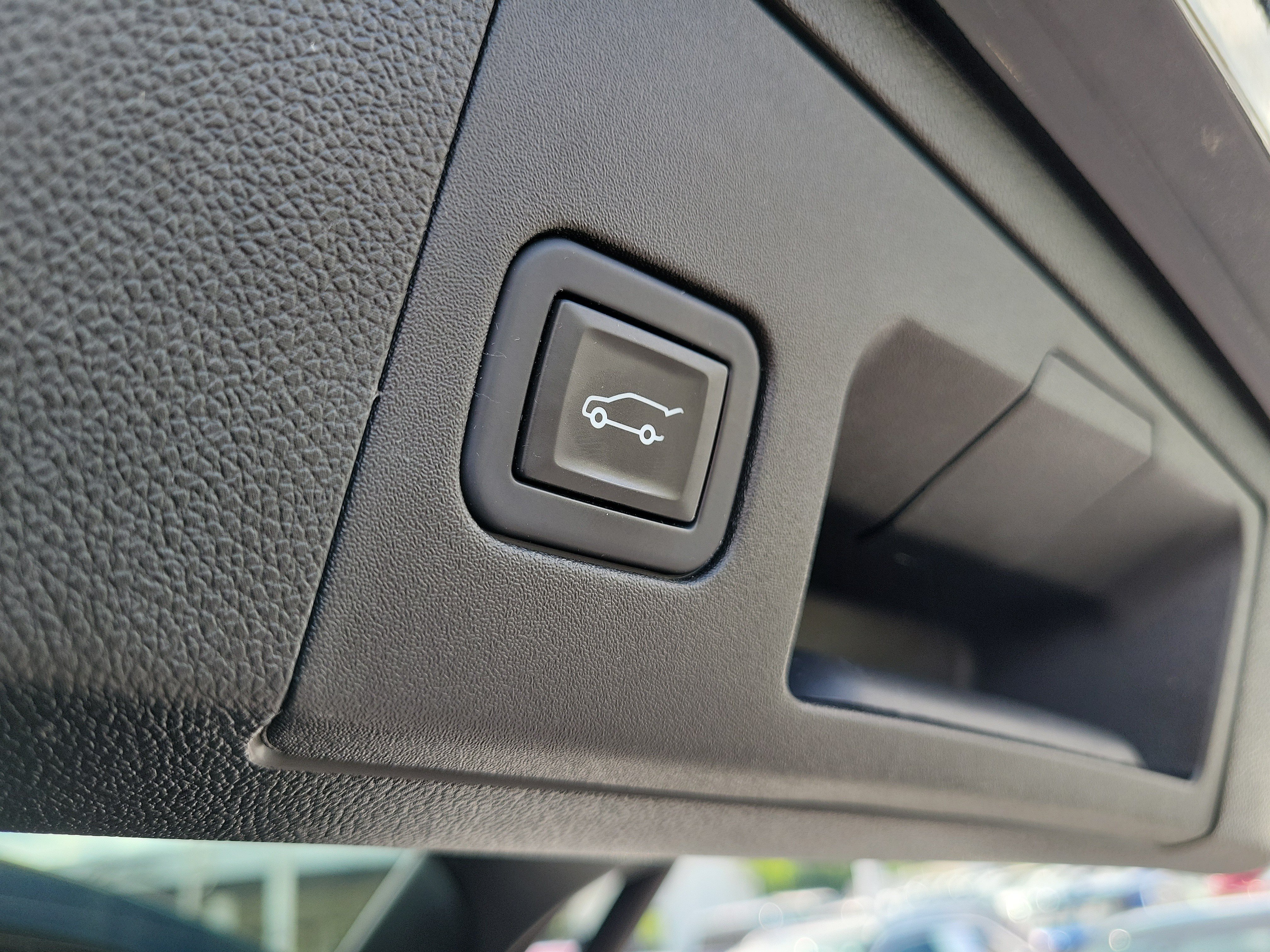 Used 2022 Cadillac XT4 Sport w/ LPO, ONYX Package AWD/4WD image 8