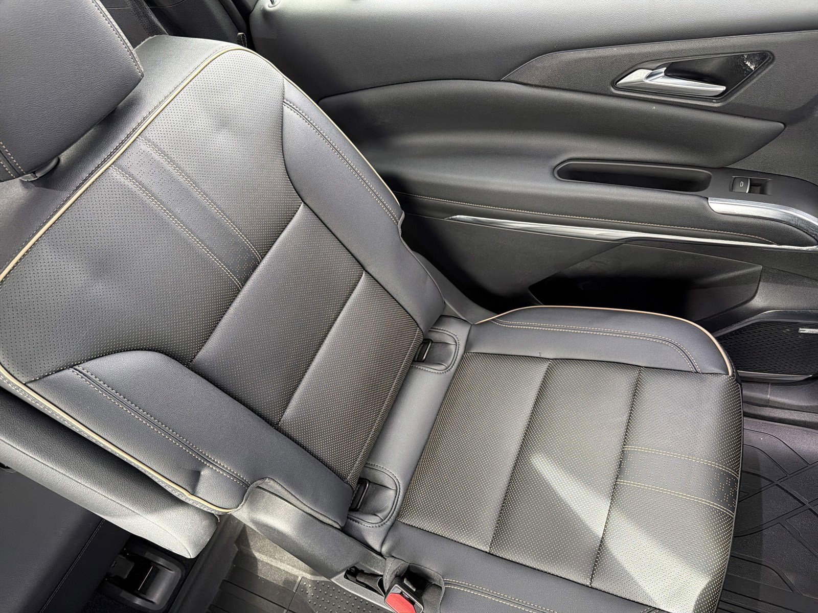 Used 2025 Chevrolet Traverse High Country image 21