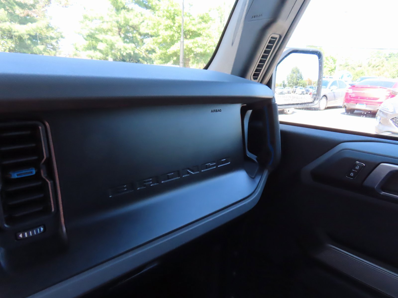 Used 2023 Ford Bronco Black Diamond image 25