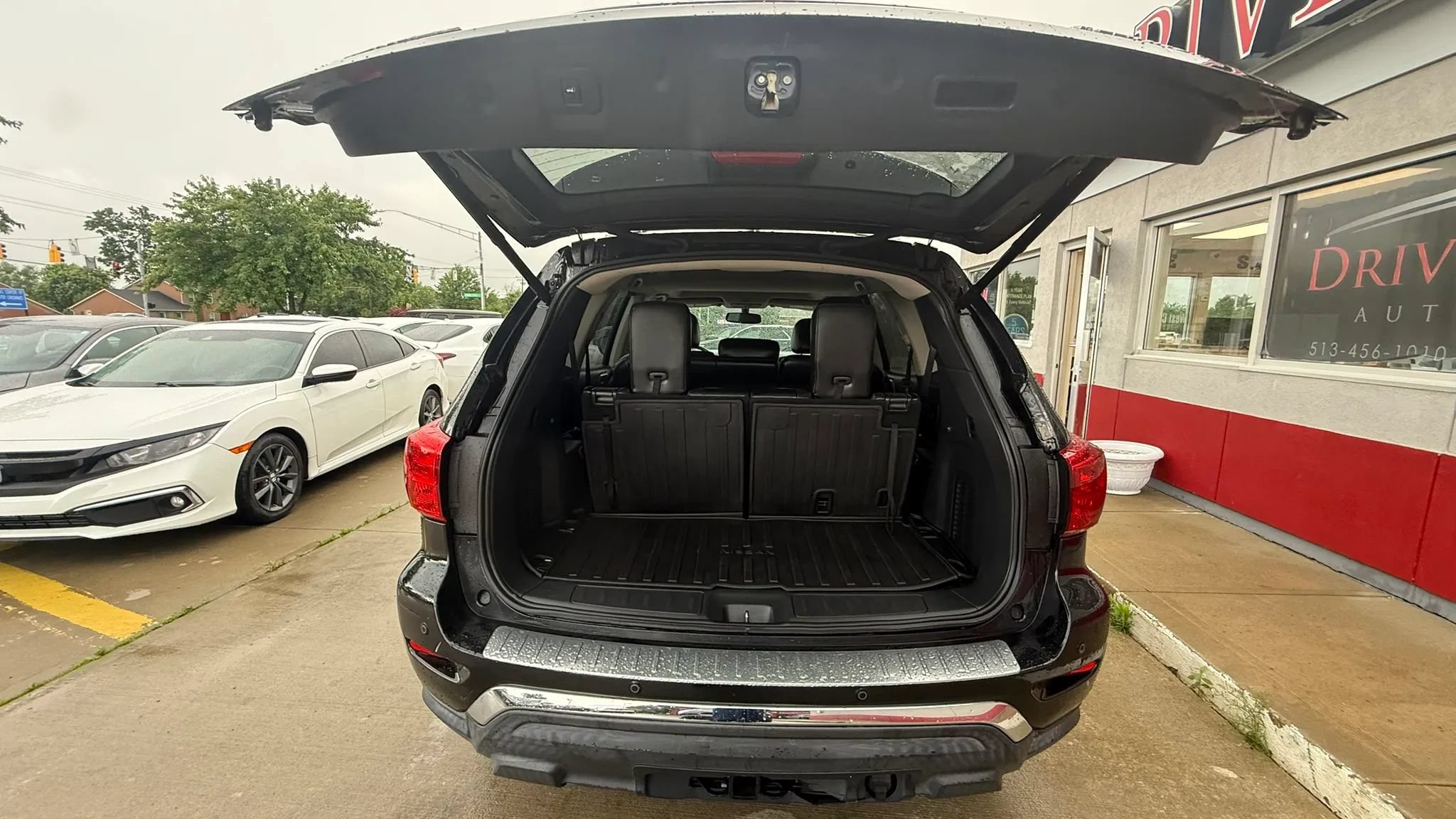 Used 2018 Nissan Pathfinder Platinum w/ Cargo Package FWD image 23
