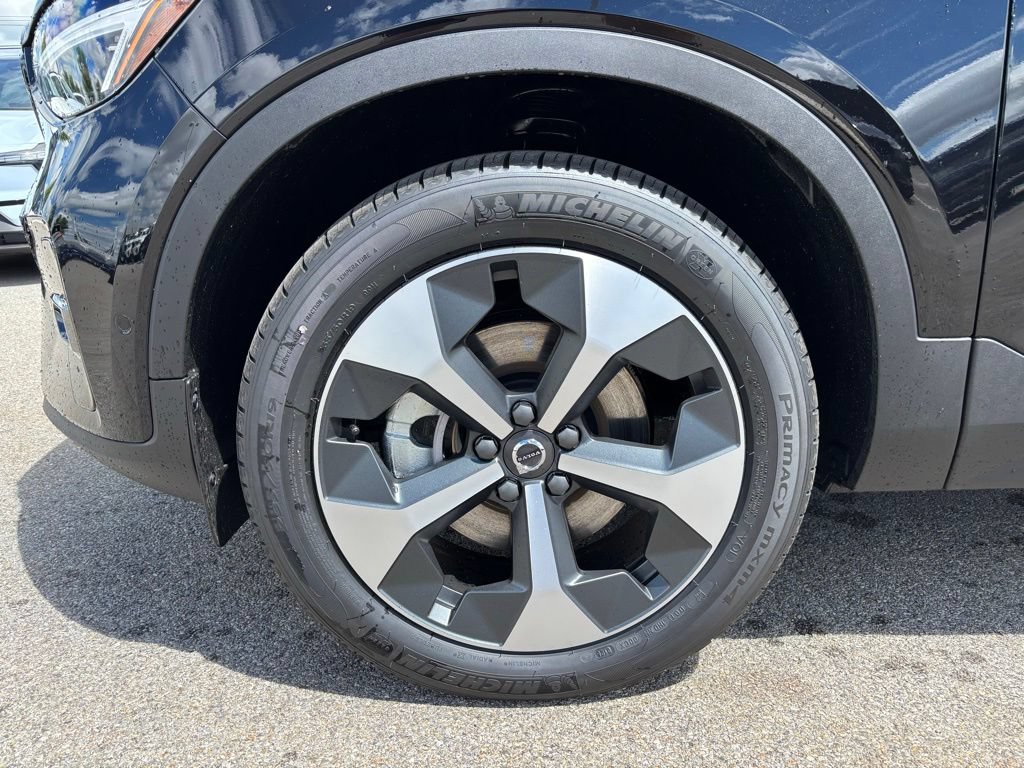 New 2026 Volvo XC40 B5 Plus w/ Climate Package AWD/4WD image 9