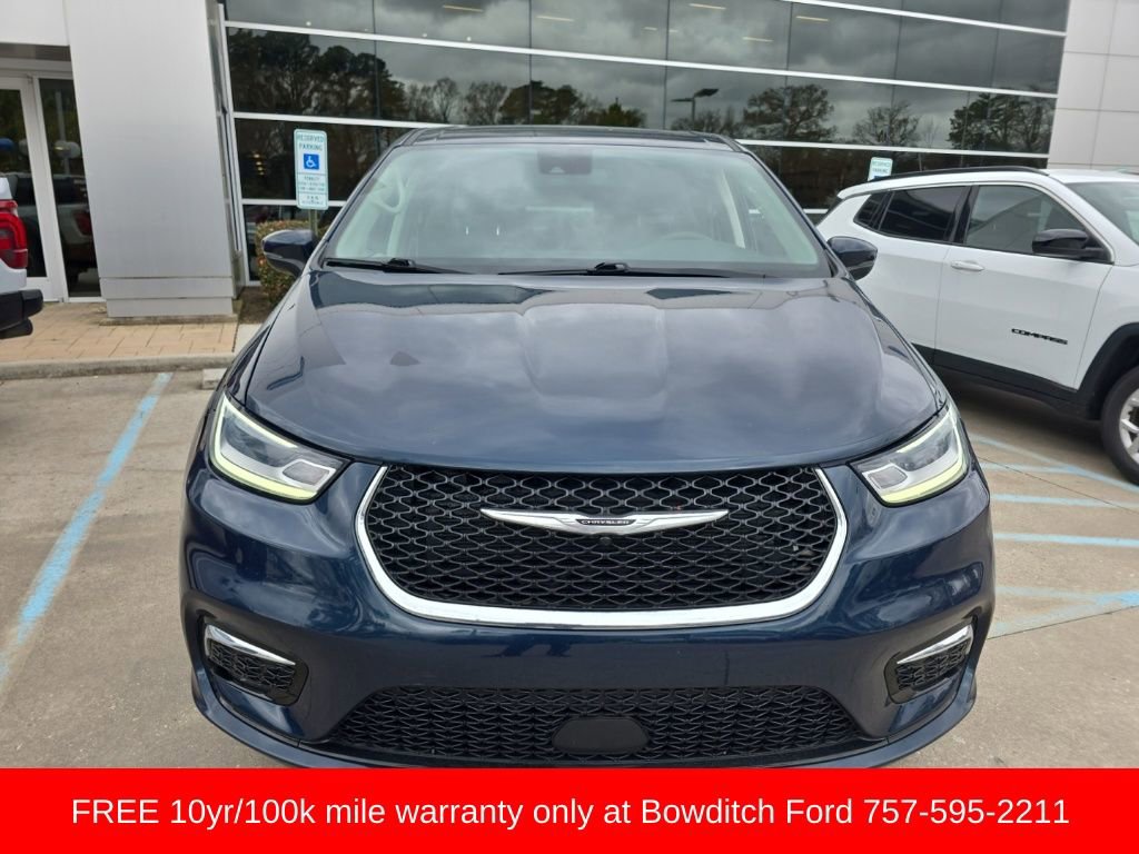 Used 2023 Chrysler Pacifica Touring-L image 3