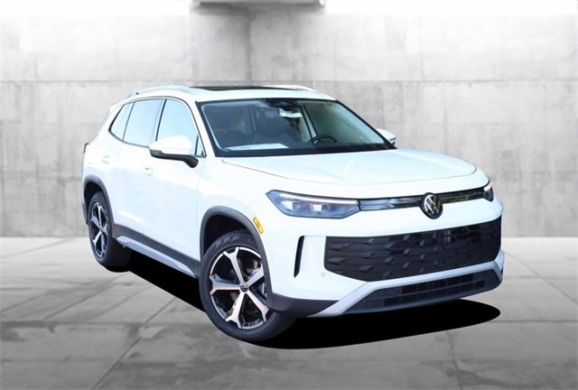 New 2025 Volkswagen Tiguan SE image 2