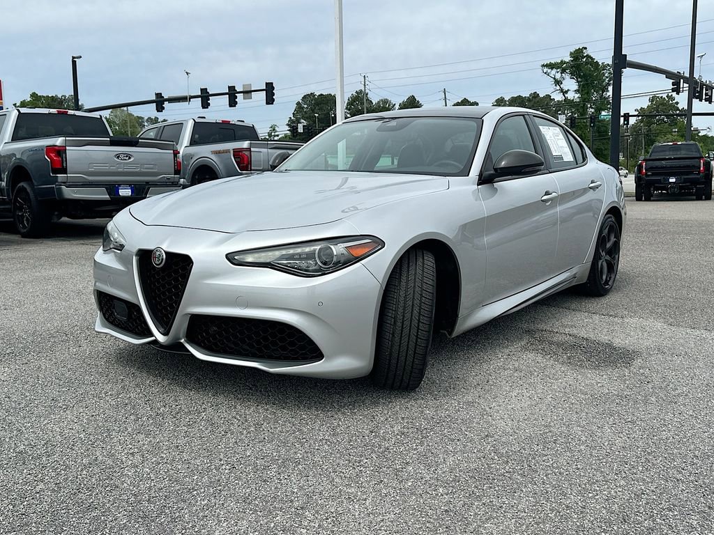 Used 2019 Alfa Romeo Giulia Ti image 2