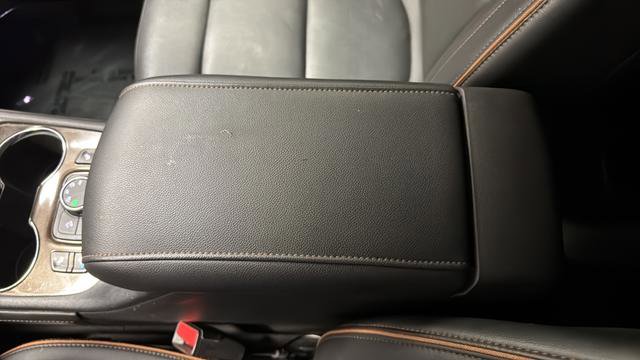 Used 2023 GMC Acadia AT4 w/ Preferred Package AWD/4WD image 19