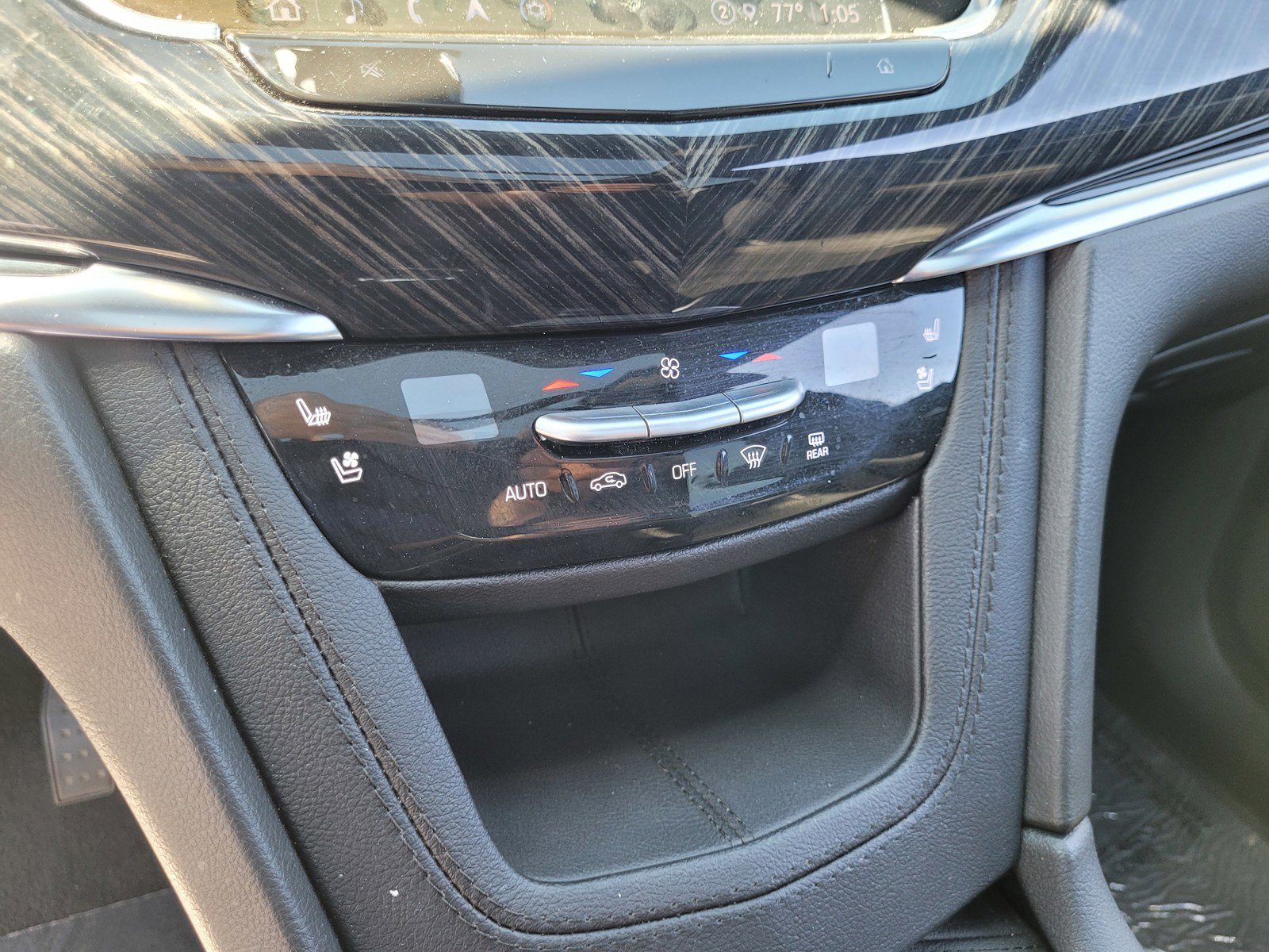 Used 2025 Cadillac XT6 Premium Luxury AWD/4WD image 19