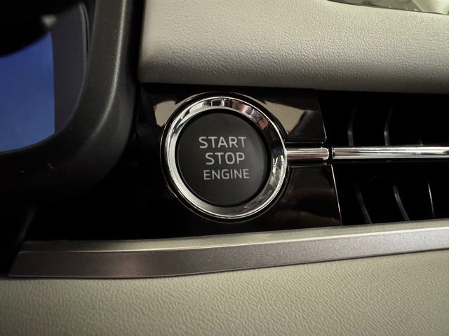 New 2025 Mitsubishi Outlander SEL image 11