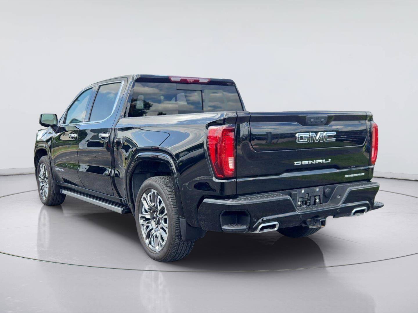 Used 2025 GMC Sierra 1500 Denali Ultimate AWD/4WD image 3