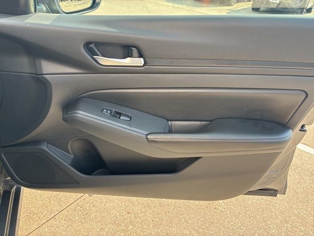 Used 2024 Nissan Altima 2.5 SV image 13