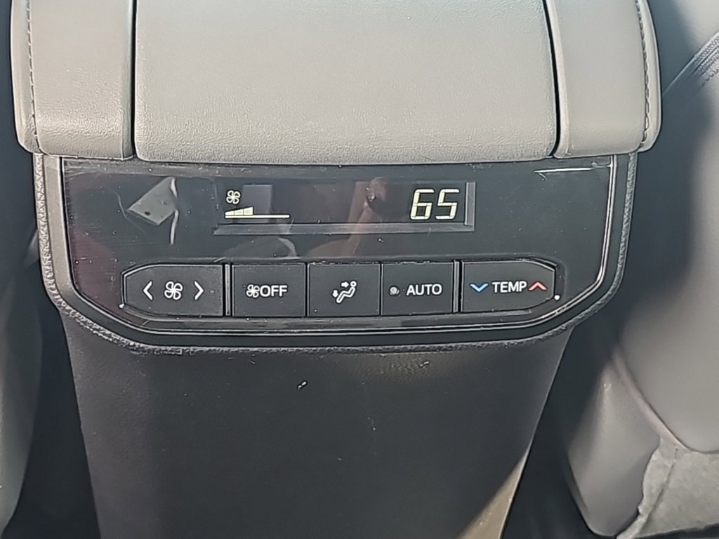 Used 2022 Toyota Highlander XLE image 15