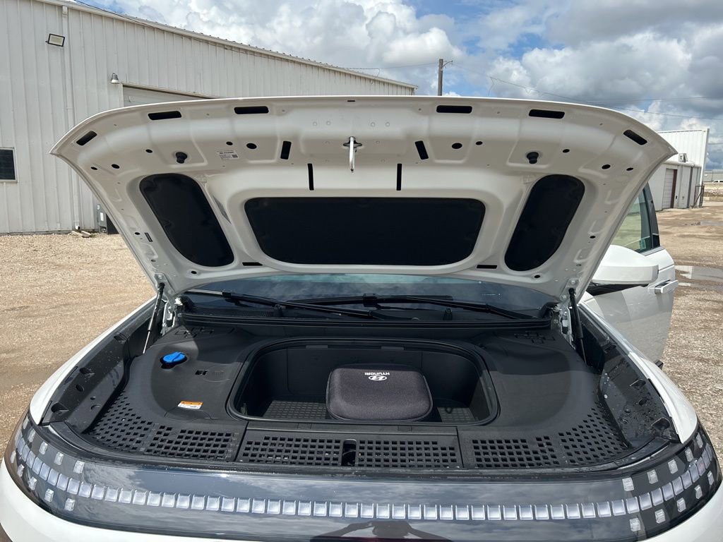 New 2026 Hyundai Ioniq 9 Calligraphy image 24