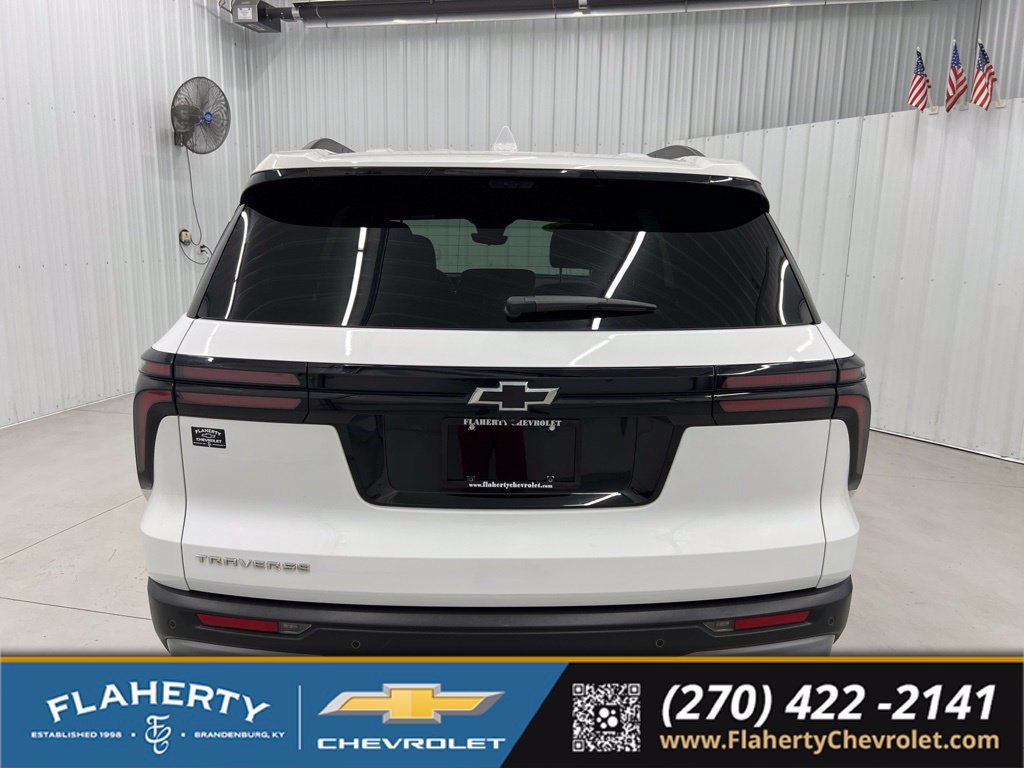 Used 2026 Chevrolet Traverse LT w/ Driver Confidence Package FWD image 4