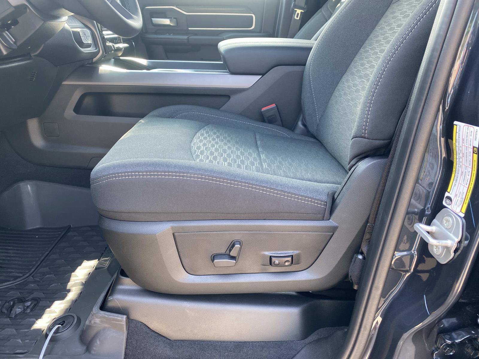 New 2027 RAM 2500 Big Horn AWD/4WD image 14