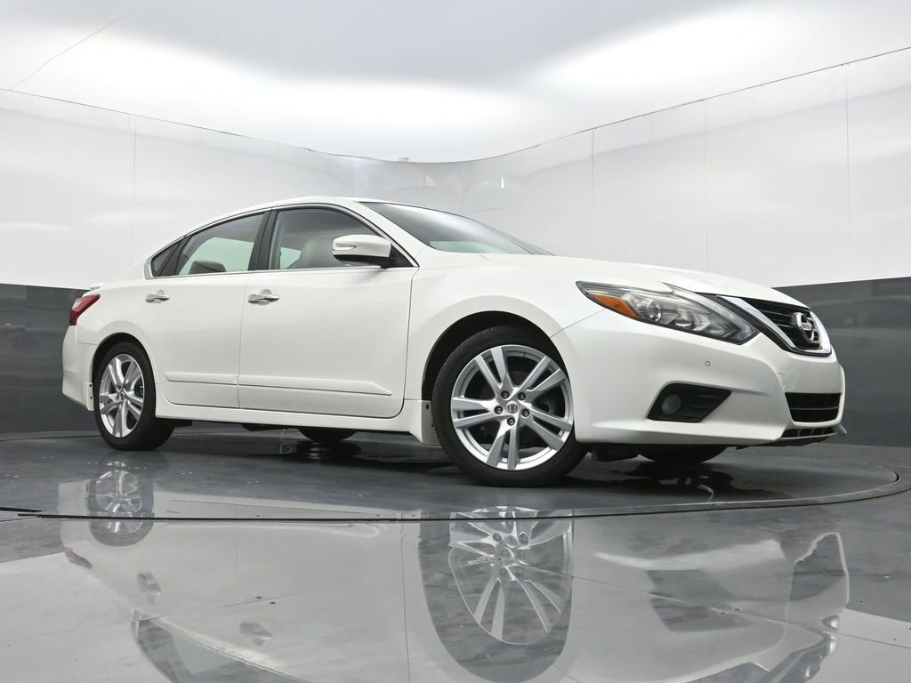 Used 2017 Nissan Altima 3.5 SL w/ 3.5SL Technology Package FWD image 22