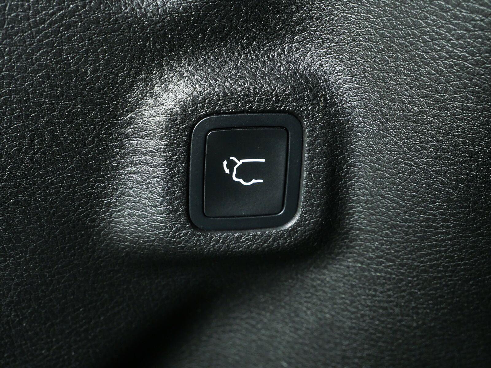 Used 2023 Jeep Compass Latitude w/ Sun and Sound Group AWD/4WD image 34