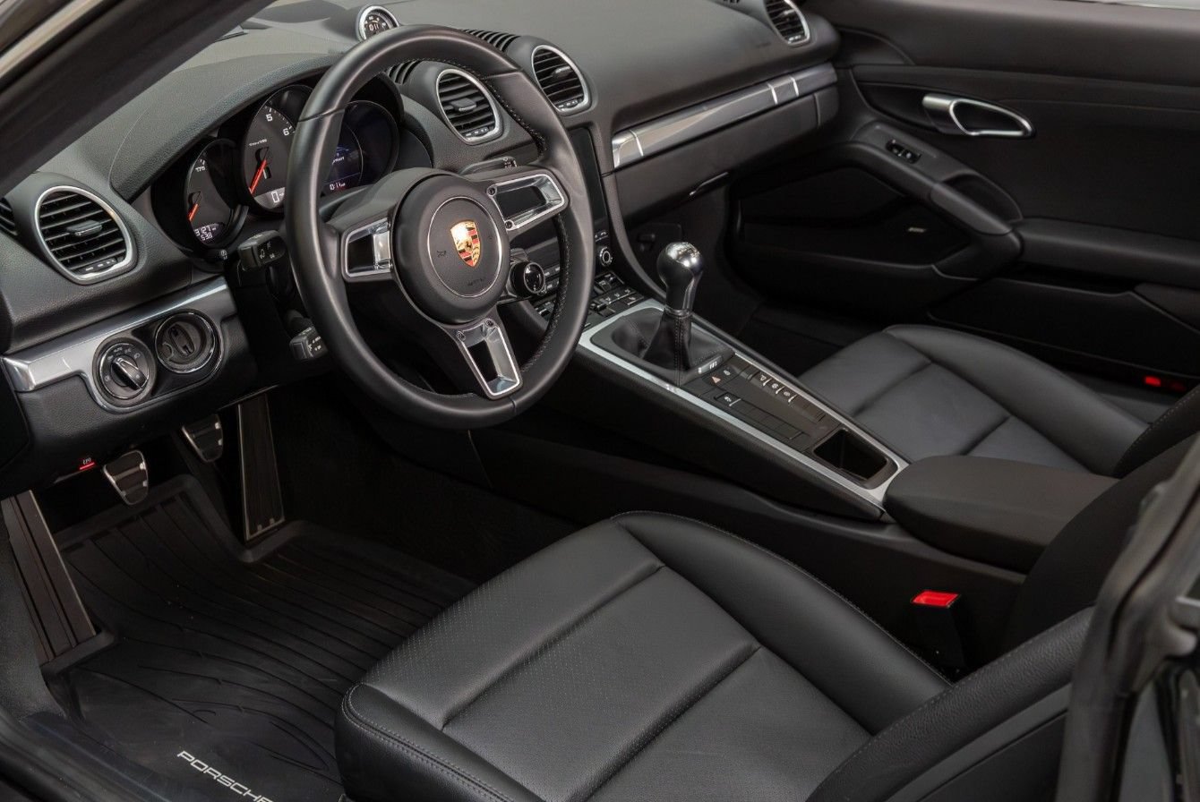 Used 2024 Porsche 718 Cayman w/ Sport Chrono Package RWD image 2